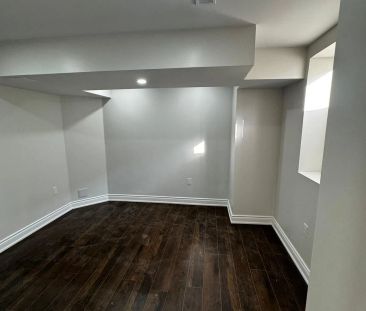 Detached Home For Lease | W9037369 - Photo 2