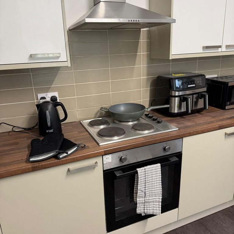 8 bedroom house share to rent - Photo 1