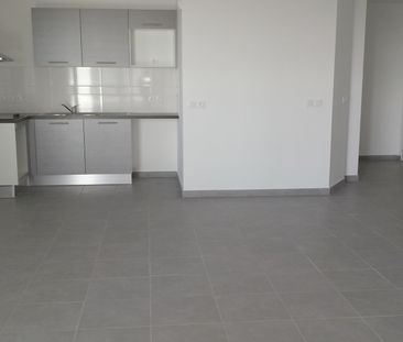 Location Appartement 3 pièces 68m² ST DENIS 97400 - Photo 2