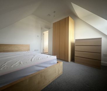1 Bed Flat, Newburgh Road, W3 - Photo 2