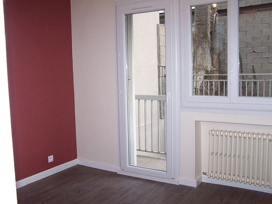 Appartement Le Chambon-Feugerolles - Photo 1