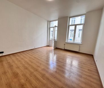 À LOUER – Studio lumineux au cœur de Bruxelles – 2e étage - Photo 4