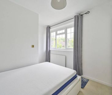 3 bedroom end of terrace house to rent - Photo 2