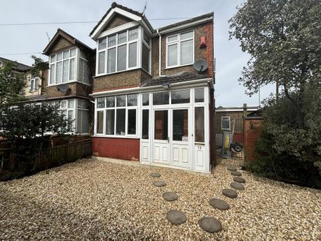 3 bedroom property to rent - Photo 2