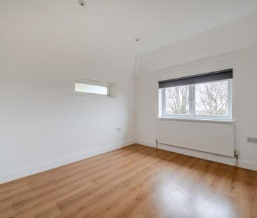 2 bedroom semi-detached house to rent - Photo 3