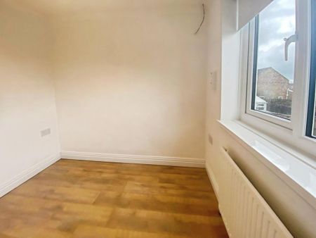 3 bedroom semi-detached house to rent - Photo 4