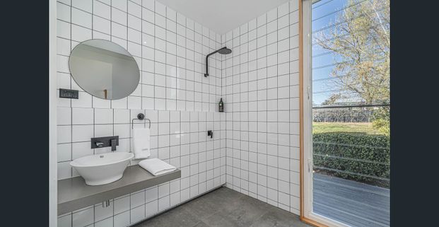 STYLE AND CONVENIENCE- Furnished and utilities incl. - Photo 1