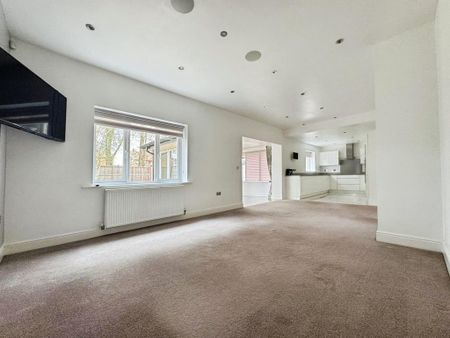 5 bedroom detached house to rent - Photo 2