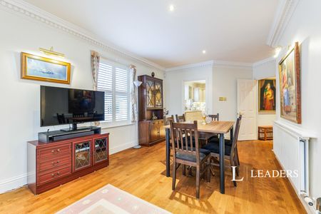 3 bedroom apartment to rent Clearwater Place, Long Ditton, Surbiton, Surrey, KT6 - Photo 2