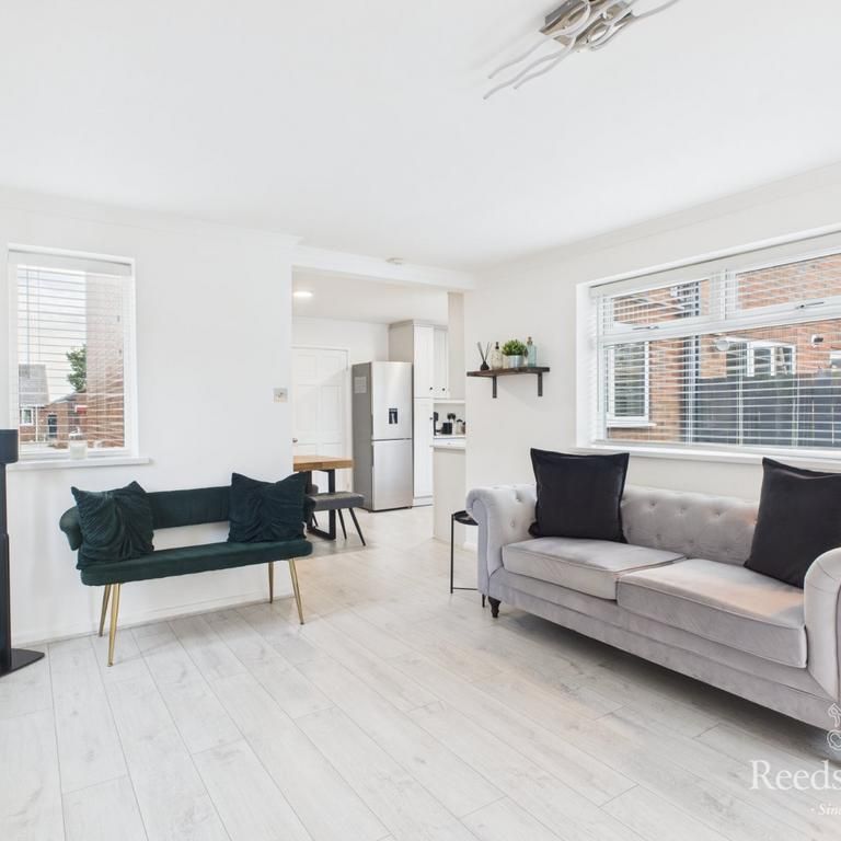 3 bedroom semi-detached house to rent - Photo 1