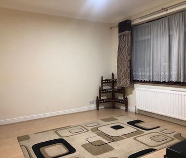 Room in a Shared House, Review Road, NW2 - Photo 1