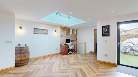 4 bedroom terraced house to rent - Photo 3