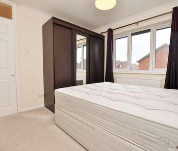 Tychbourne Drive, Guildford, Surrey, GU4 - Photo 2