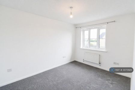 3 bedroom semi-detached house to rent - Photo 3