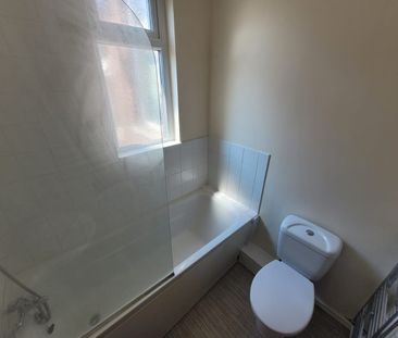 3 Bed Terraced House, Grange Street, M6 - Photo 3