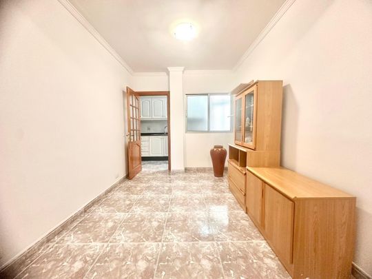 SE ALQUILA AMPLIA VIVIENDA EN EDIFICIO CAMPO ESPAÑA – 0020-00041 - Foto 1