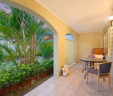 Spacious Family Home in Central Springwood - Photo 3