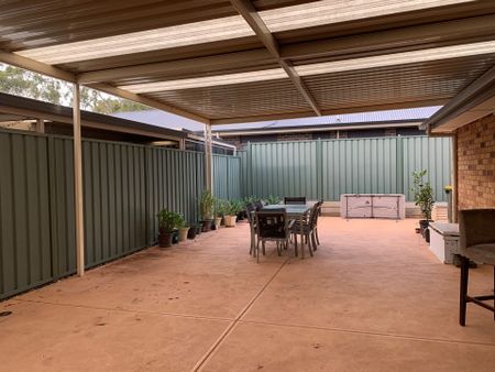 5 Bedroom Family Home - Photo 4