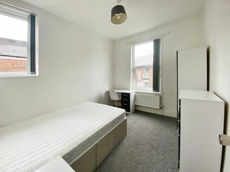 4 bedroom terraced house to rent - Photo 4