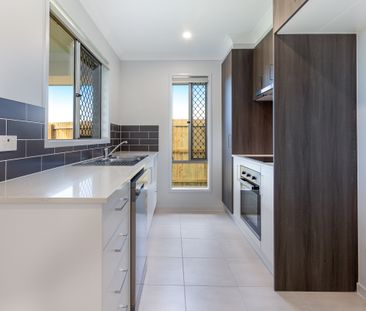 2/12 Pelham Street, Logan Reserve QLD 4133 - House For Rent | Domain - Photo 5