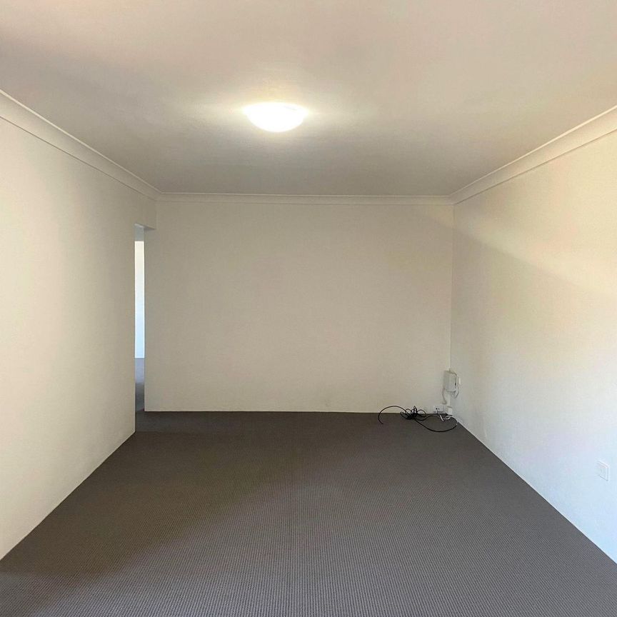 Spacious 2 Bedroom unit - Photo 1