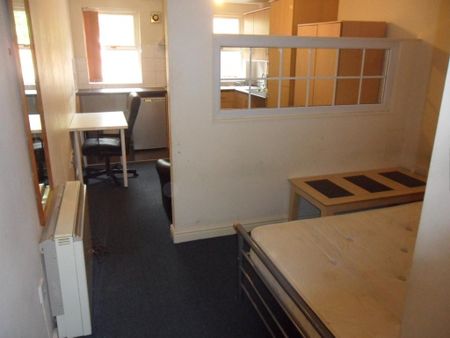 Studio to rent - Photo 2