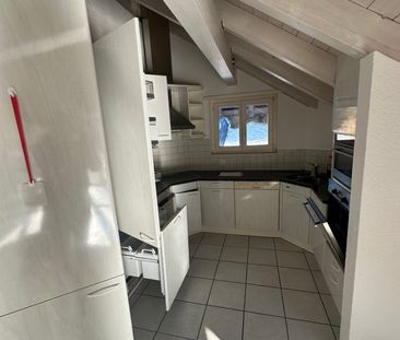 Charmante 4.5-Zimmer-Dachwohnung in ruhiger Lage von Biembach im Em... - Photo 3