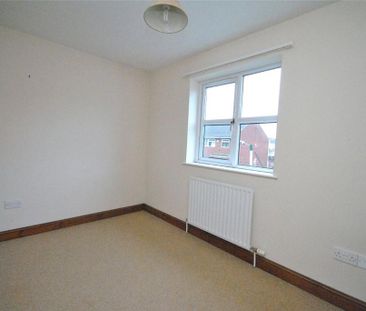 2 bedroom end of terrace house to rent - Photo 3