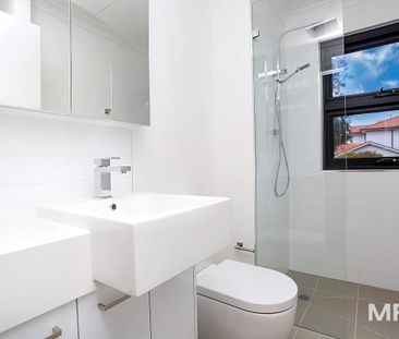 Modern and parkside location with whitegoods included - Photo 6