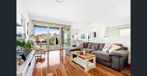 Modern single level home in a sought after location - Photo 1