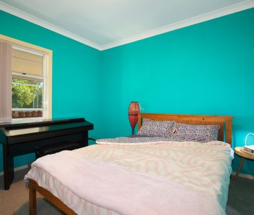 Charming Three Bedroom Home - Photo 2