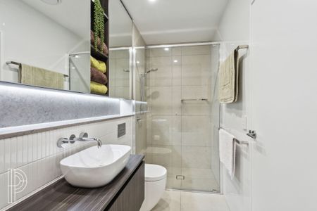 Luxurious 3-Bedroom Apartment in Prestigious Renaissance Development, Manuka - Photo 4