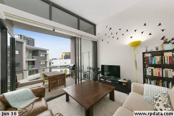 MODERN AND SPACIOUS 1 BED +STUDY or 2 bedrooms APARTMENT IN THE BEST STREET, LOCKUP STORAGE CAGE - Photo 1