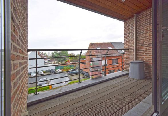 Verzorgd twee slaapkamer appartement in Roeselare met garage - Photo 1