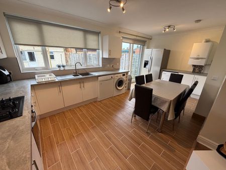 Room in a Shared House, Gospatrick Road, N17 - Photo 3