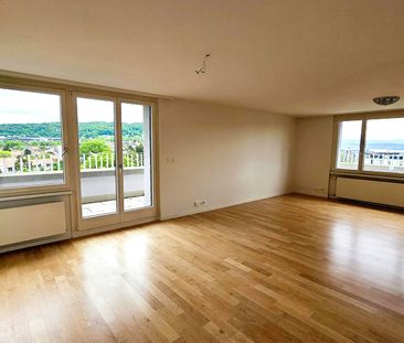 Gekühlte moderne 3.5-Zimmer-Attikawohnung mit Blick über Stadt - Photo 5