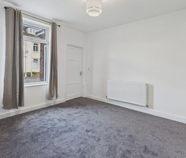 3 bedroom end of terrace house to rent - Photo 4