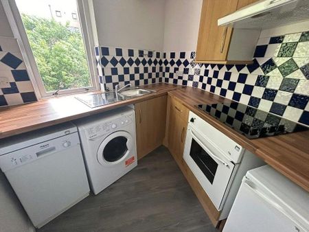 2 bedroom flat to rent - Photo 3