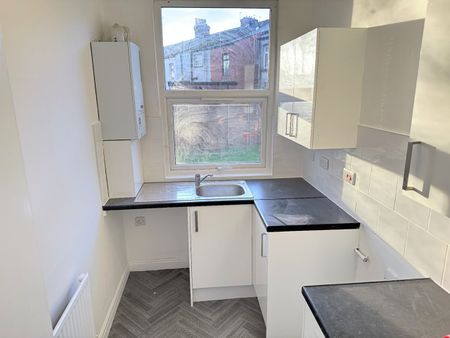 2 Bed Flat, Church Lane, M9 - Photo 4