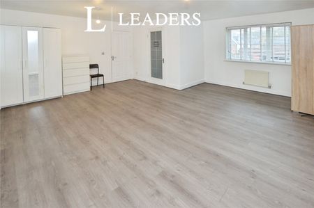 3 bedroom house to rent William Harris Way, Colchester, Essex, CO2 - Photo 4