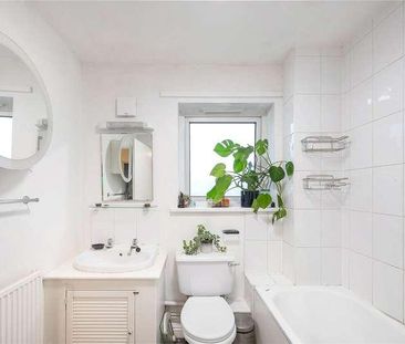 St James's Drive, Wandsworth Common, London, SW12 - Photo 6