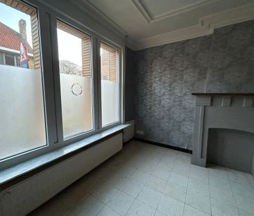 Knusse gezinswoning met tuin en vernieuwd terras te huur in Gistel! - Photo 1