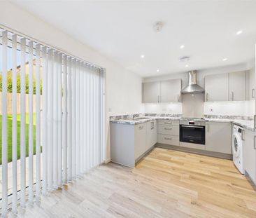 4 bedroom semi-detached house to rent - Photo 5