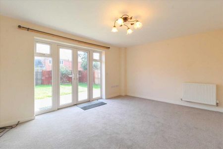 4 bedroom semi-detached house to rent - Photo 5