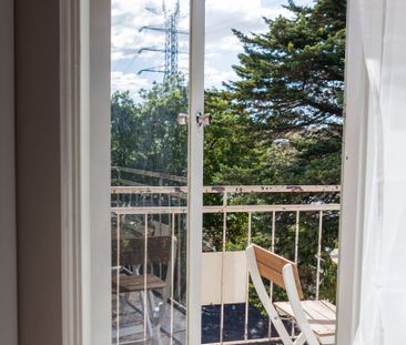 Easy living, close to all amenities - Photo 2