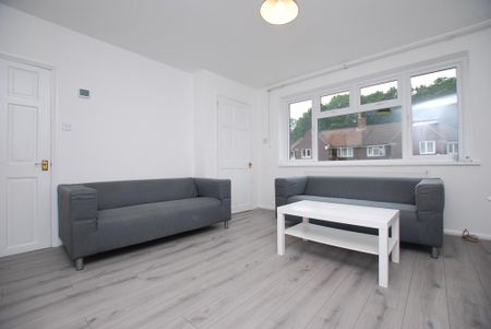 4 bedroom semi-detached house to rent - Photo 2