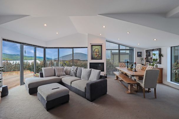 Immaculately presented executive four-bedroom family home - Photo 1