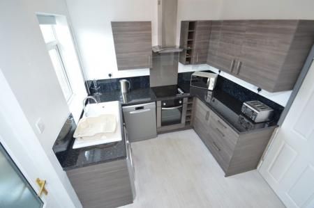 Bradford Crescent, Gilesgate - Photo 2