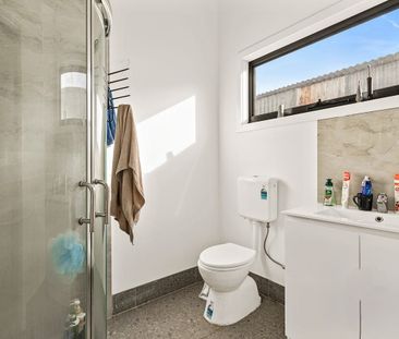 Comfortable & low maintenance living. - Photo 6