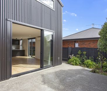Modern, Spacious 3-bedroom Townhouse in Addington - Photo 1